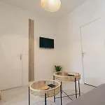 Verdant Oasis - Proche Du Centre - Wifi Gratuit - Parking A Proximite アパート *